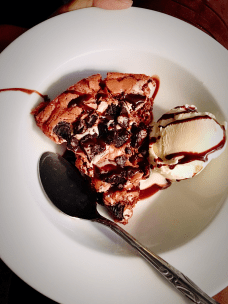 Oreo-Brownie-Served-with-Ice-cream